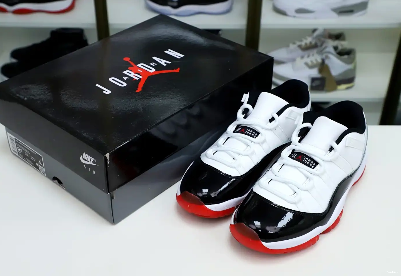 AIR WHITE LOW JORDAN 11 BRED 0602